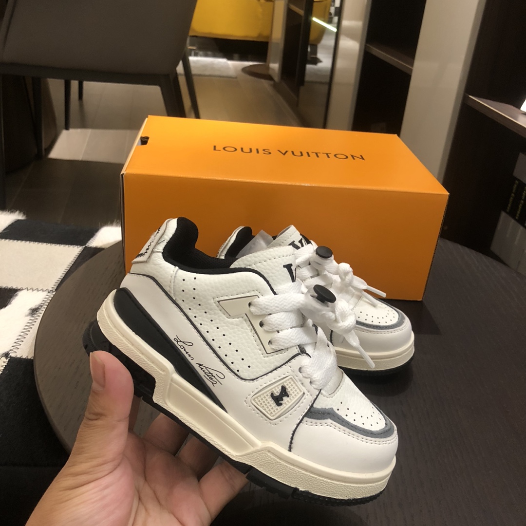 Children's shoes child